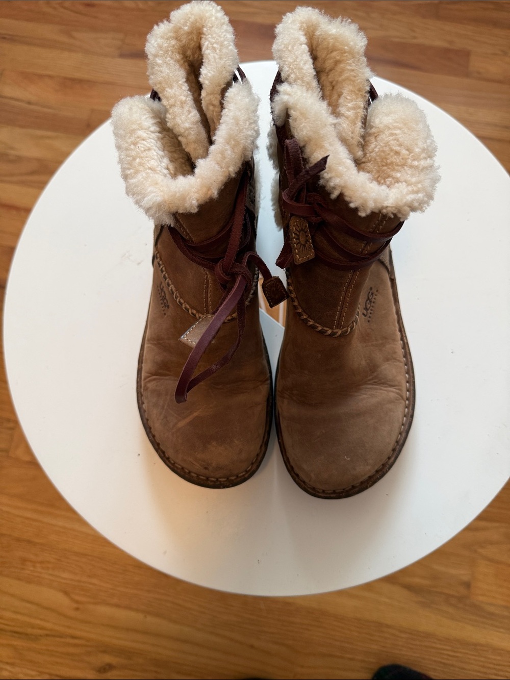 Preowned Women’s Size 7 Brown Leather UGG Cove ankle boots